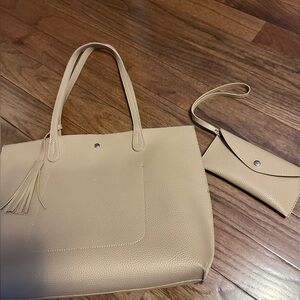 BUNDLE 4/$30 VGUC HOXIS TOTE AND ORGANIZER POUCH SET IN CAMEL VEGAN LEATHER